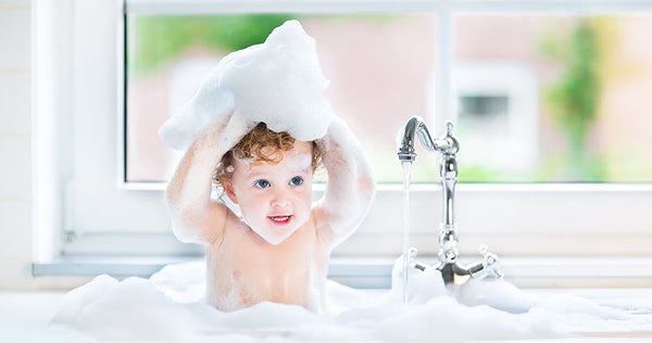 Premier bain, premiers savons : saponifié à froid, pourquoi c’est doux ?